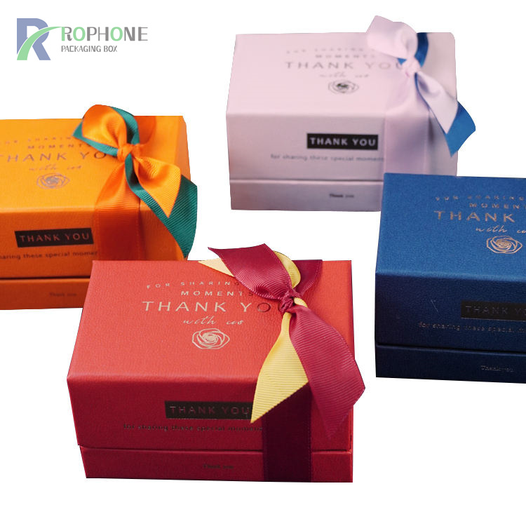 caja de regalo con cinta